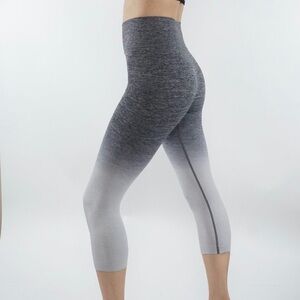 NWT Ombré Heather Charcoal Grey OtoS Active Capri Leggings